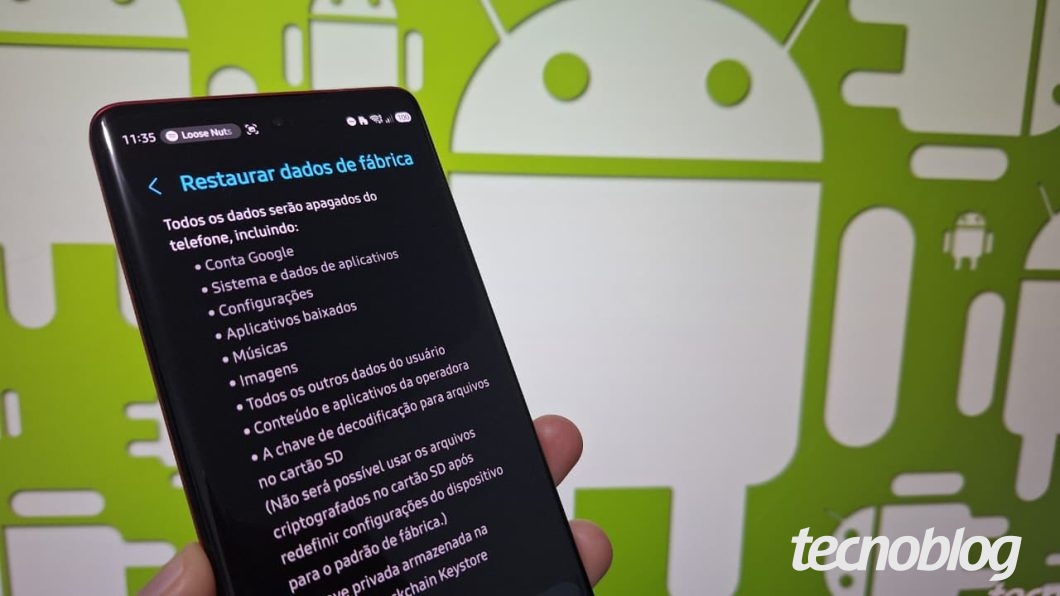 Tela de “Restaurar dados de fábrica” no Android, informando que dados do telefone serão apagados, inclusive conta e apps