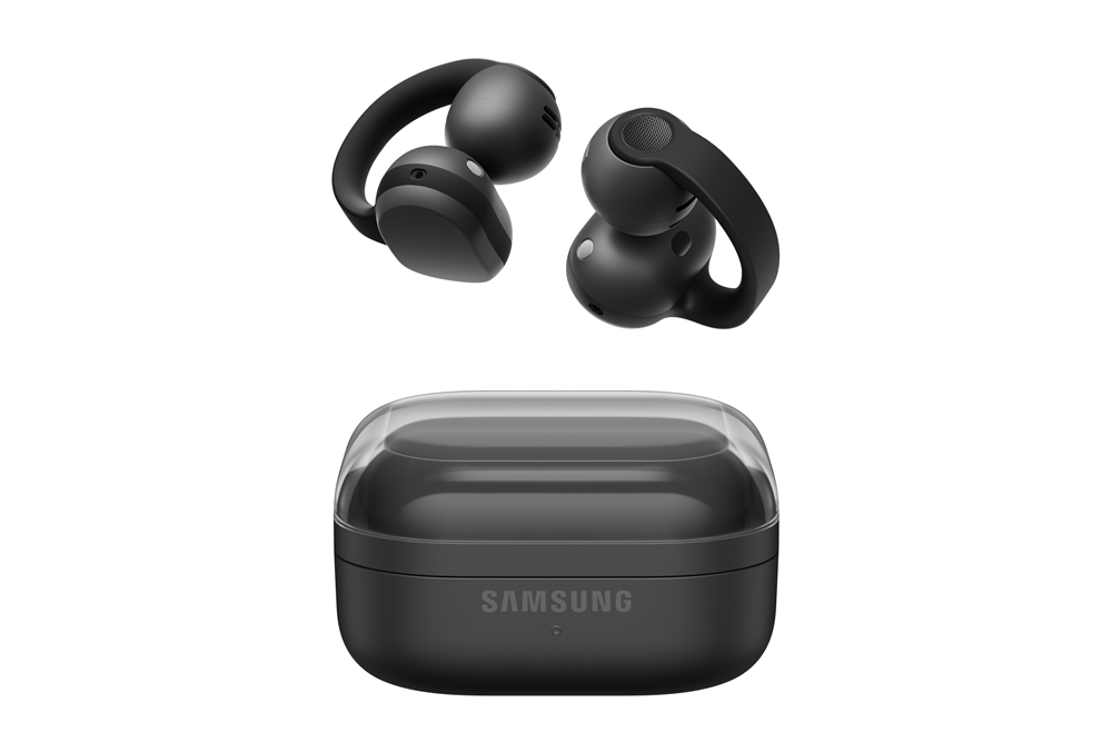 Foto do Galaxy Buds On na parte de cima e a caixa de carregamento na parte de baixo