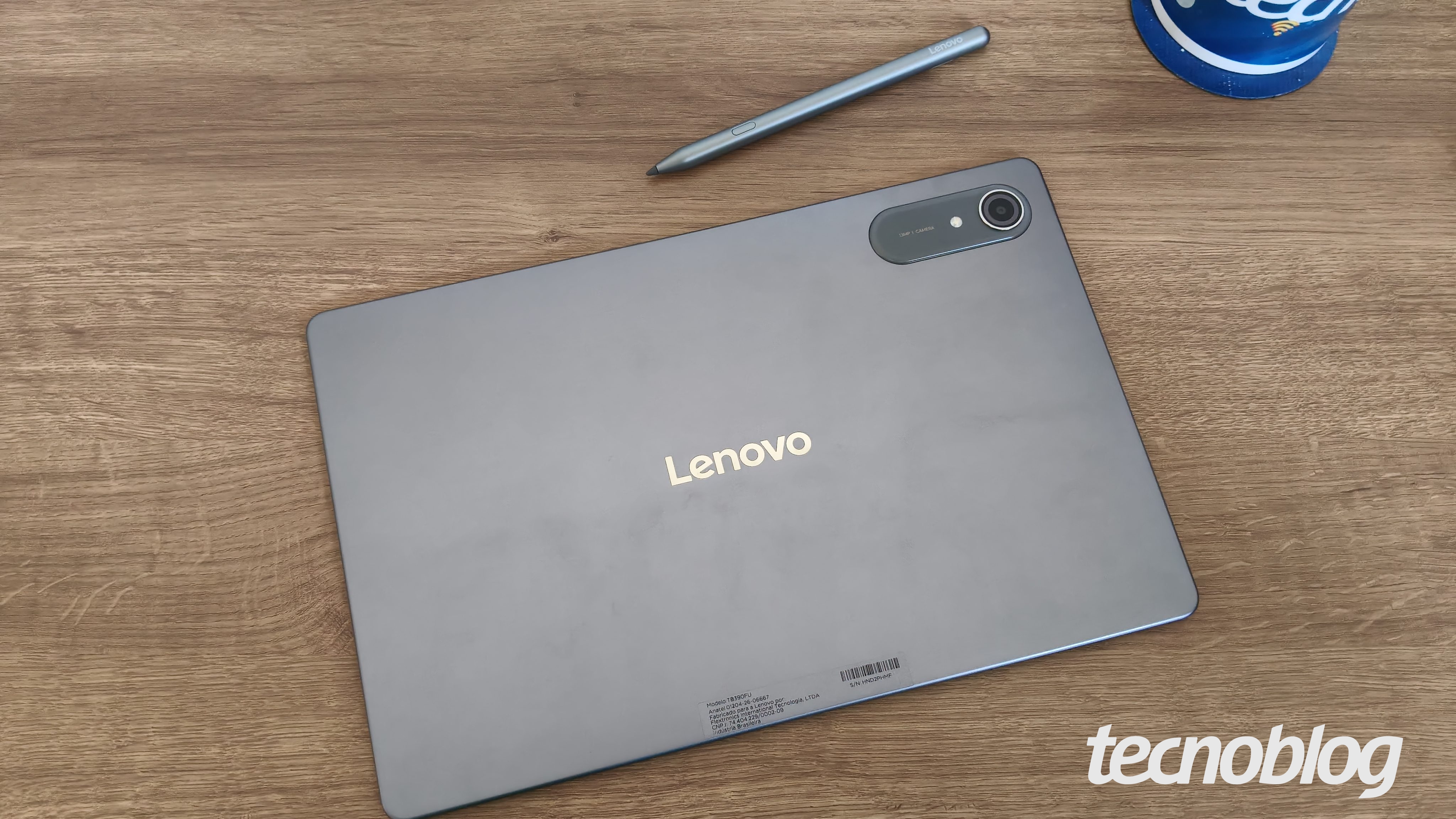 Lenovo Idea Tab Pro Gen 2 e caneta recarregável (imagem: Victor Toledo/Tecnoblog)