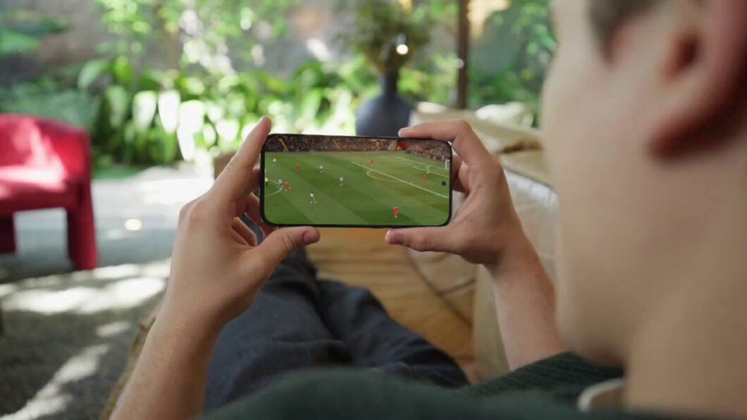 Motorola Moto G77 (imagem: Divulgação/Motorola)