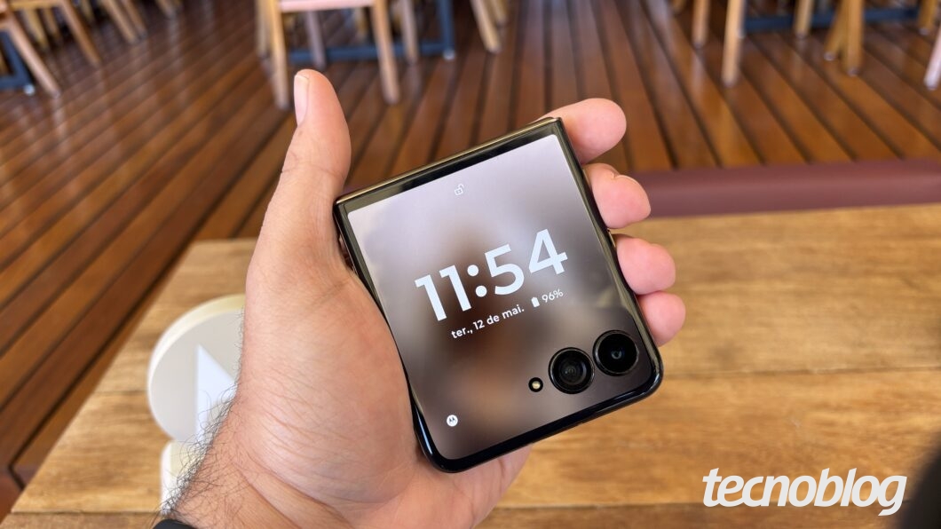 Motorola Razr 70 Ultra (foto: Giovanni Santa Rosa/Tecnoblog)